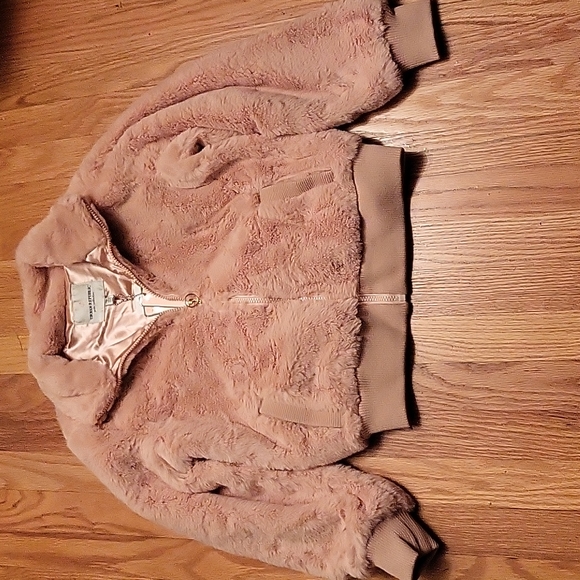 🎉Host Pick🎉 Girls Blush Faux Fur Jacket With Pockets - Picture 3 of 5